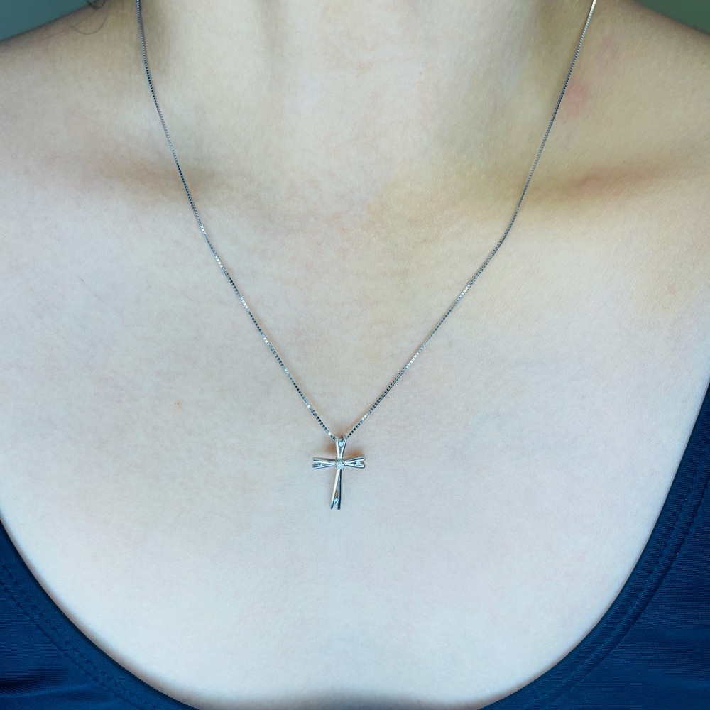 14K White Gold Cross Necklace w/ Diamond